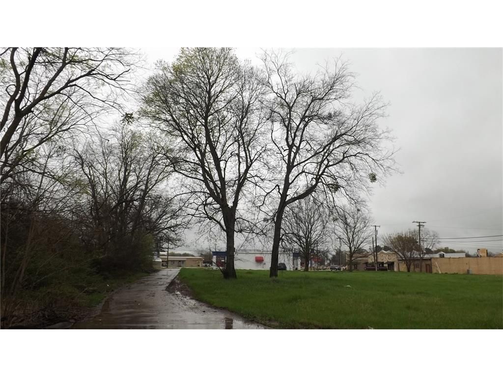 1068 Village Dr, Sulphur Springs, TX 75482
